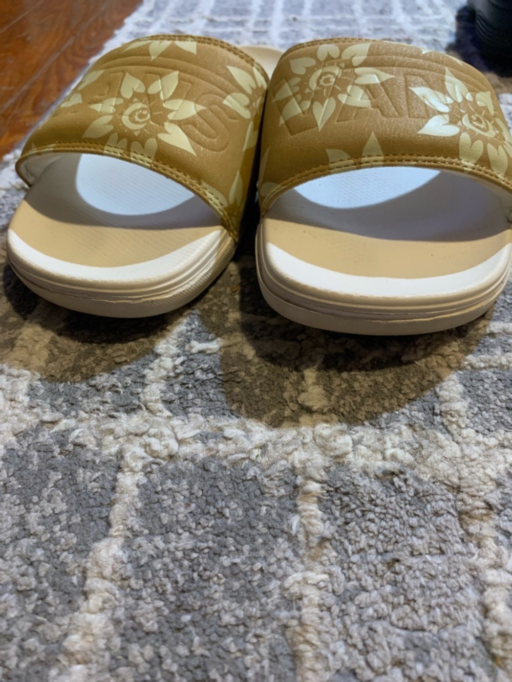 Vans - Picture 6 of 10